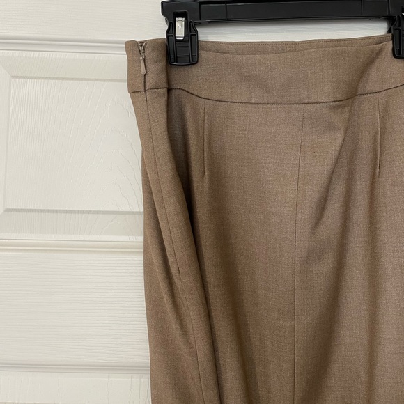 Tan Halogen Skirt in Excellent condition size 6 - Picture 5 of 6